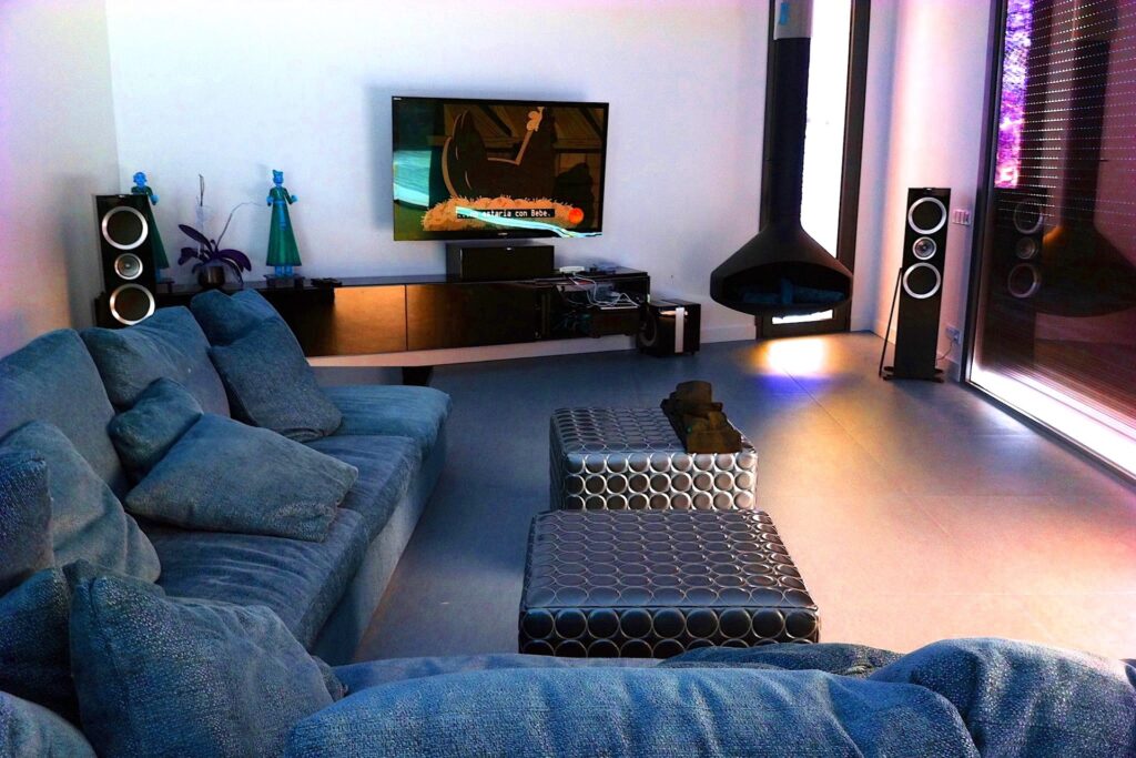 Instalaciones Audiovisuales-dada media Agencia de Comunicación DIGITALIZA TU NEGOCIO Web | eCommerce | Marketing Online | Digital Signage | Multimedia